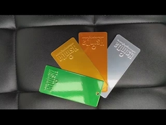 Couche en poudre colorée pour peinture automobile et meubles