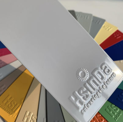 Peinture de revêtement en poudre de polyester brillant gris clair RAL7035 avec durcissement de 180 à 200 ℃ pour pulvérisation électrostatique