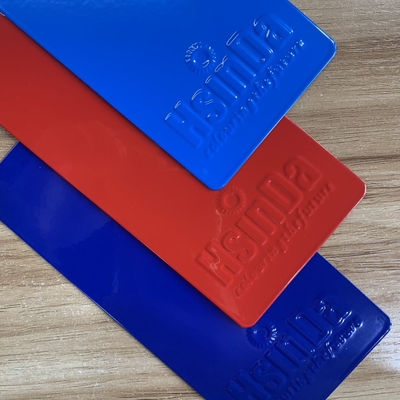 Couche en poudre de polyester époxy thermoset personnalisable pour toutes les surfaces métalliques Durcissement 180-200 degrés/15-10minutes