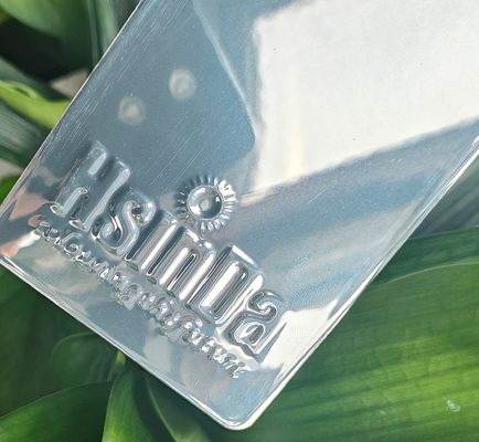 Revêtement en poudre chromé résistant à la corrosion avec texture froissée haute brillance pour applications industrielles et artistiques